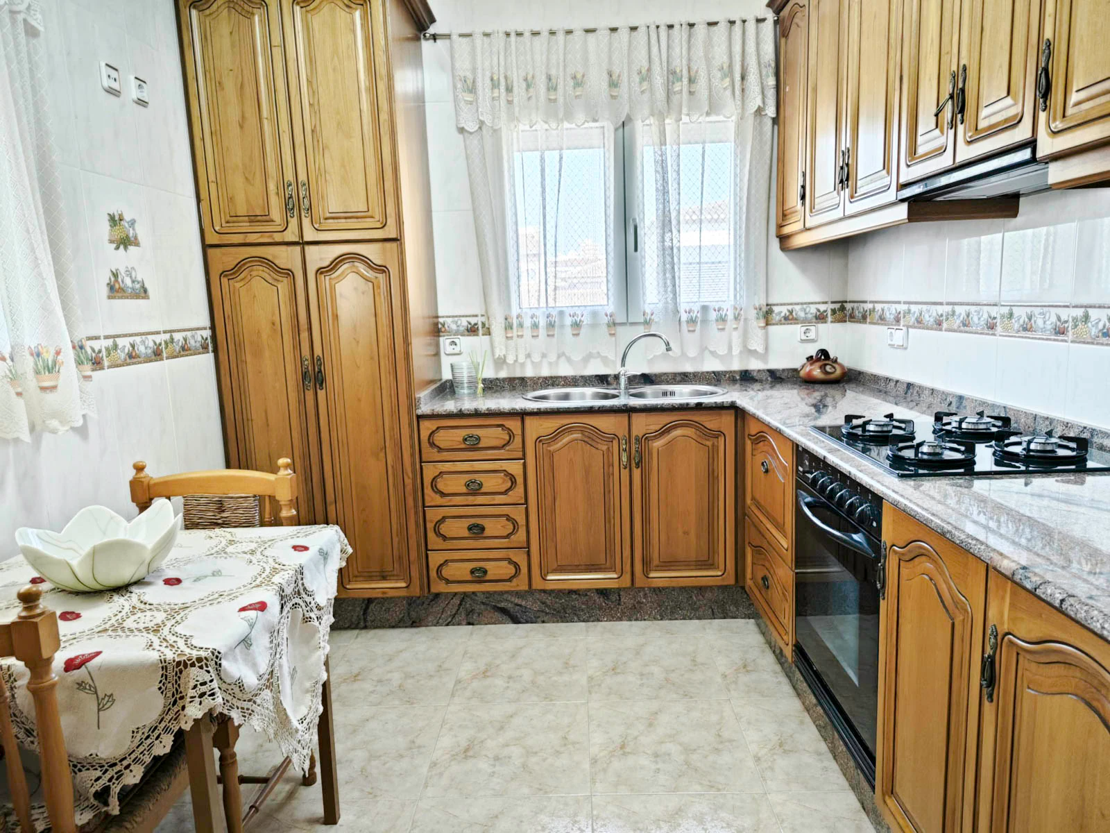 Villa of 270 m2 with pool for sale in Pedreguer, residential area a stone's throw from the center