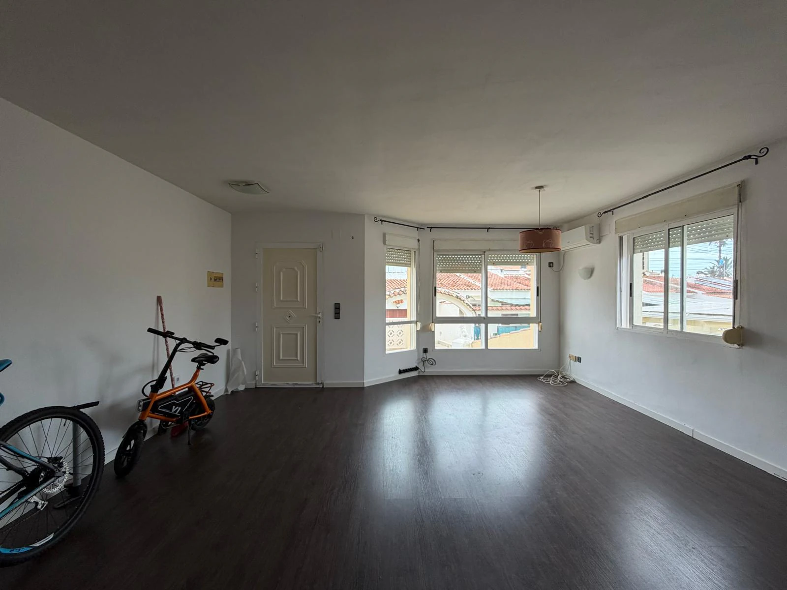 FOR SALE TOWNHOUSE 3 BEDROOMS FRONT LINE
