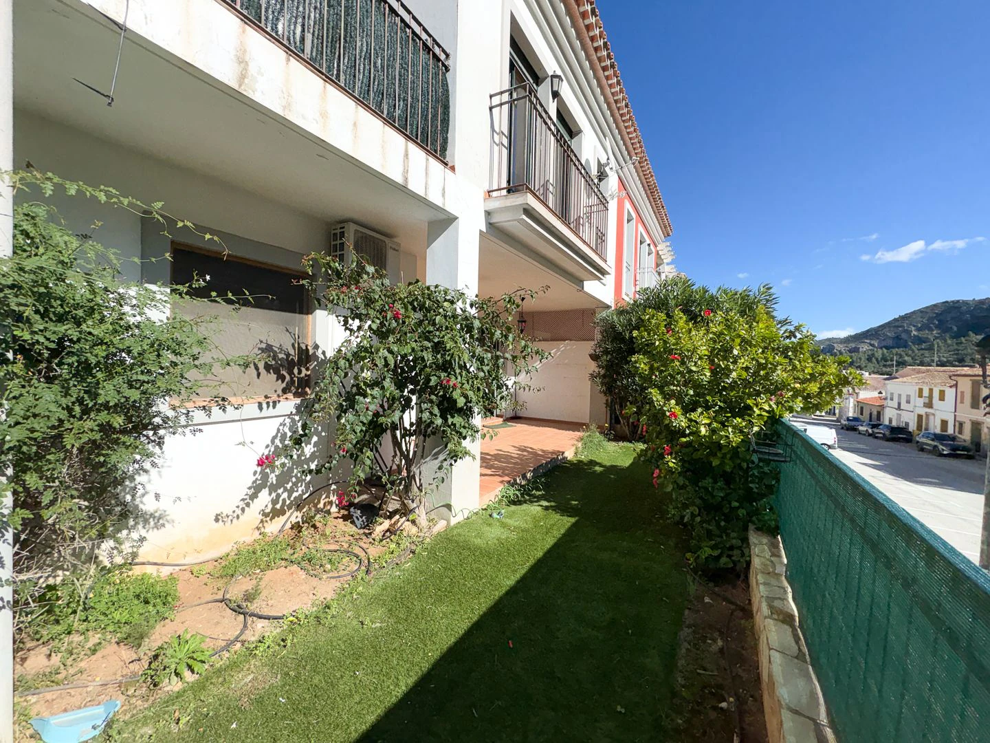 Very spacious townhouse in La Llosa de Camatxo.