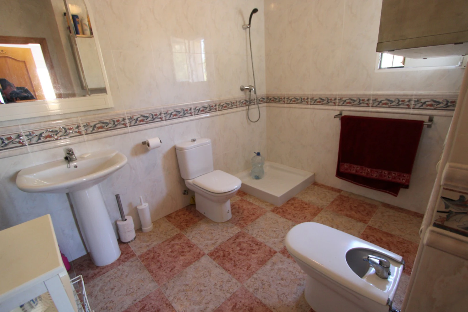 Chalet for sale with views of the valley and the mountain in Tormos