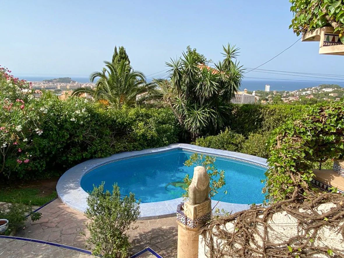 Villa clásica en Dénia con vistas