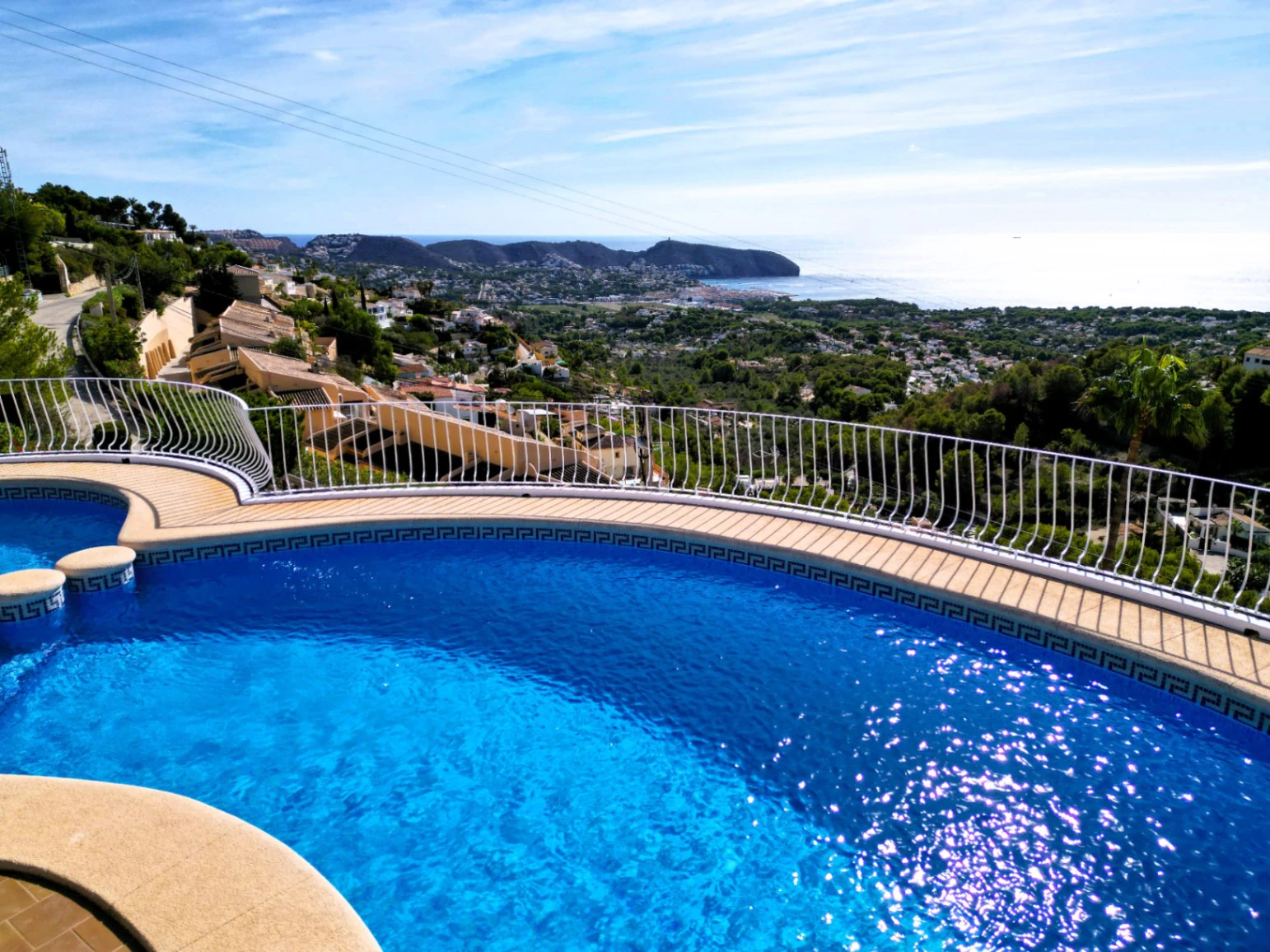 Townhouse with panoramic sea views in Moraira