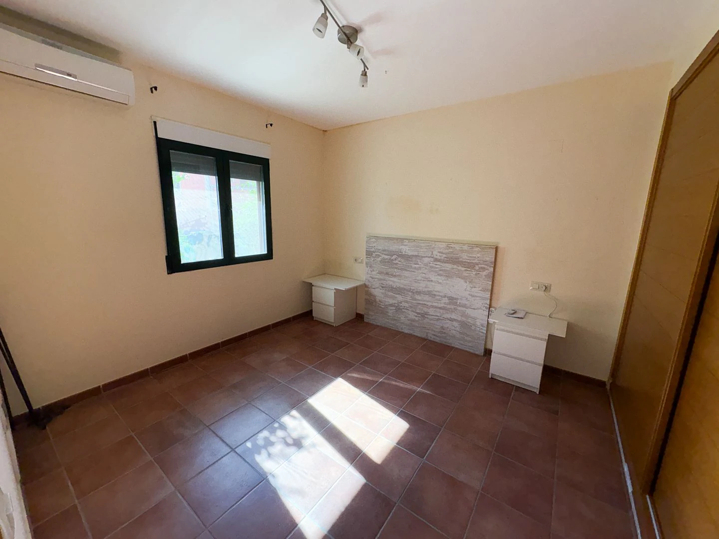 Very spacious townhouse in La Llosa de Camatxo.