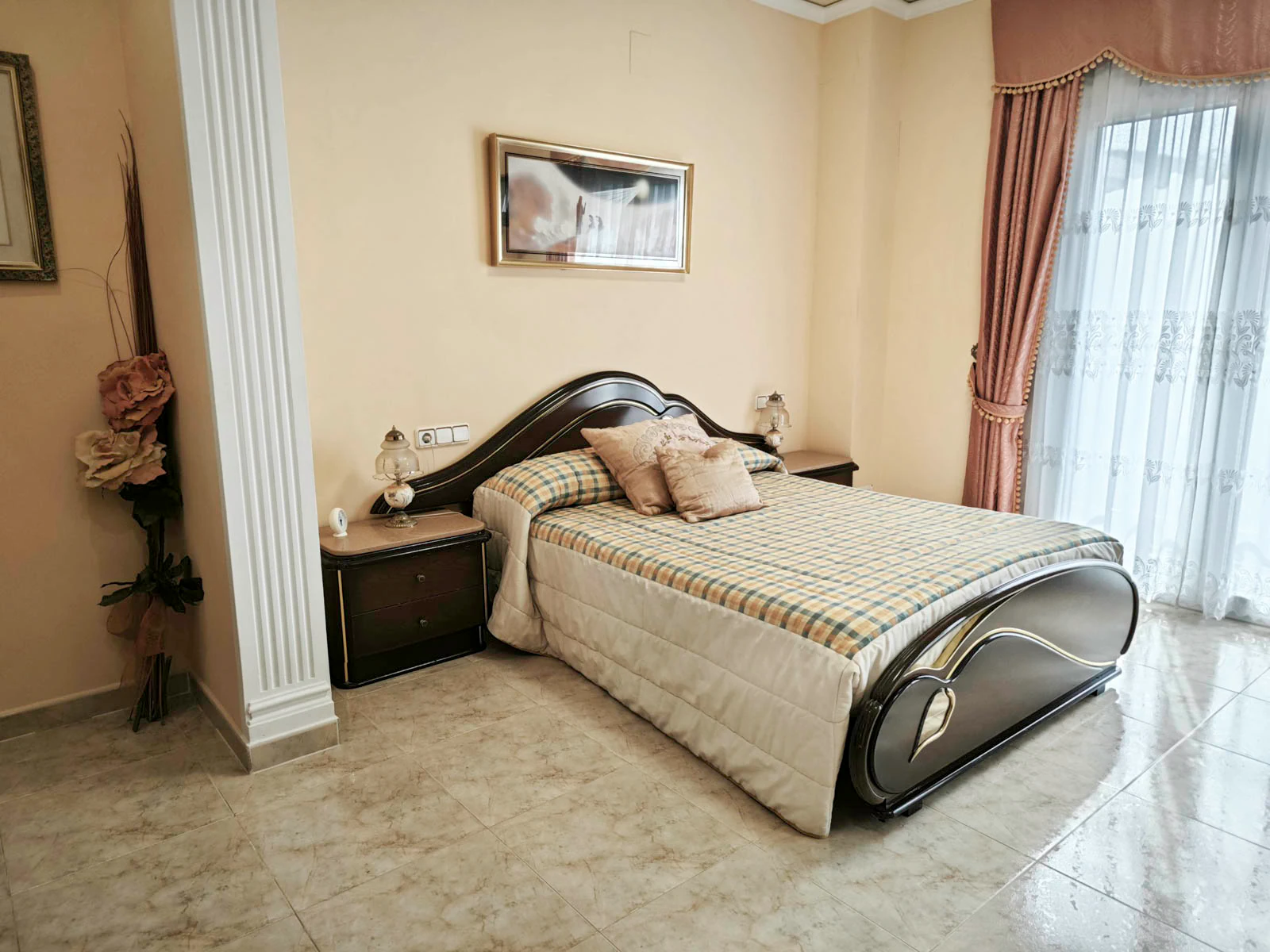 Villa of 270 m2 with pool for sale in Pedreguer, residential area a stone's throw from the center