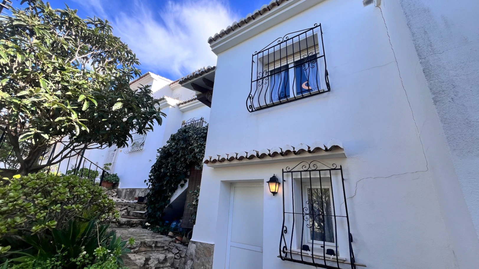 Townhouse with panoramic sea views in Moraira