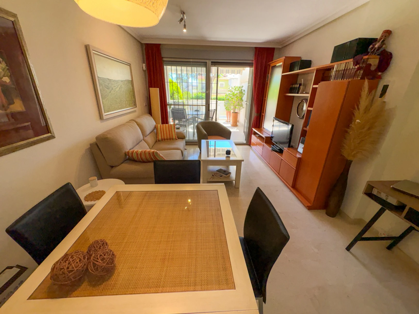 Tu refugio junto al mar: Apartamento en planta baja a un paso de la playa y del centro de Dénia.
