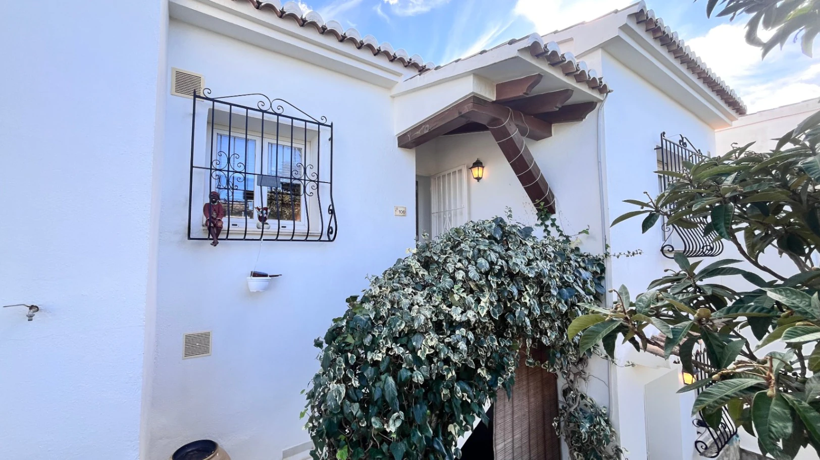 Townhouse with panoramic sea views in Moraira