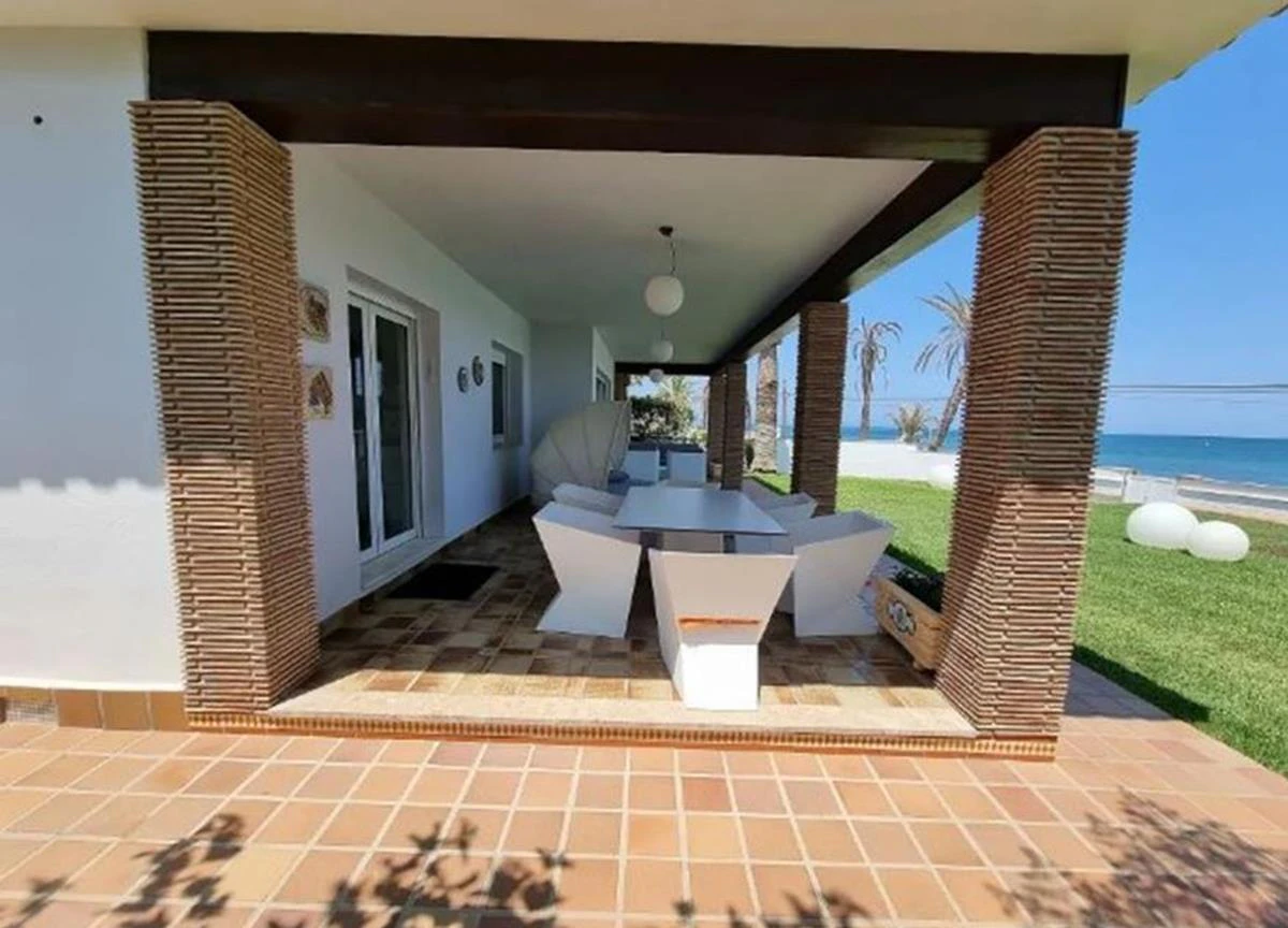 Denia. Villa en 1. linea de la playa