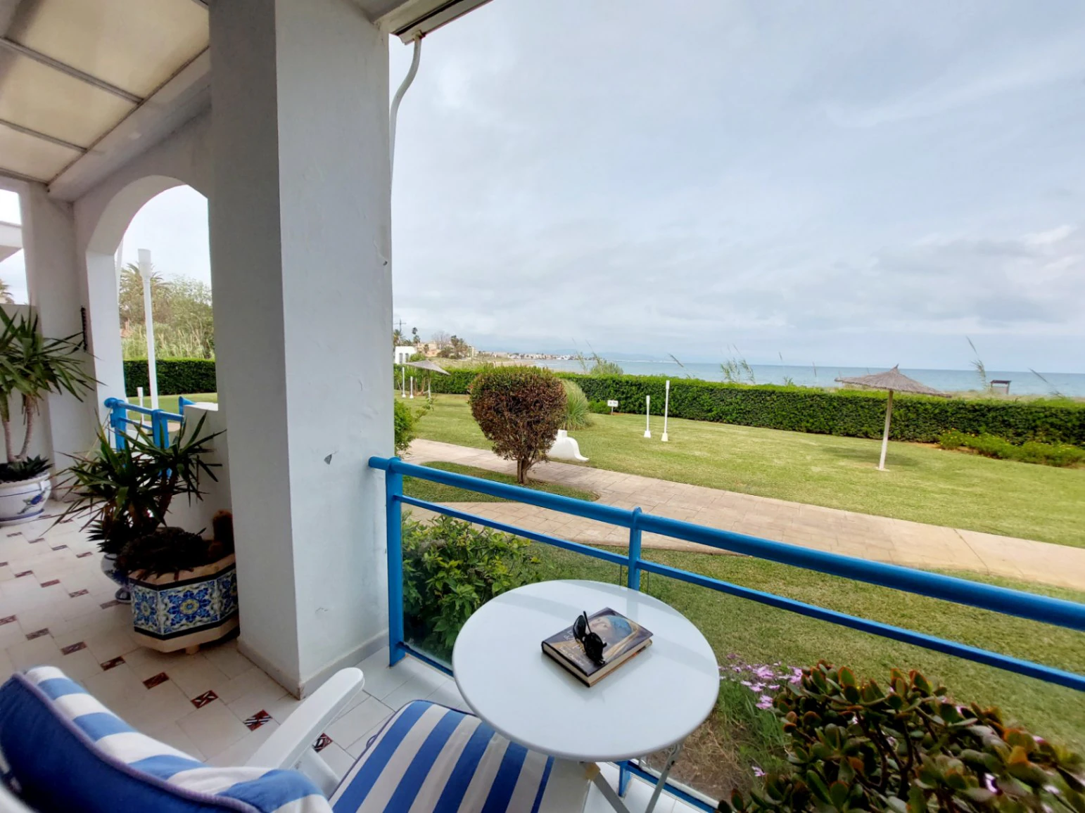 Appartement au rez-de-chaussée avec vue frontale sur la mer à Las Marinas