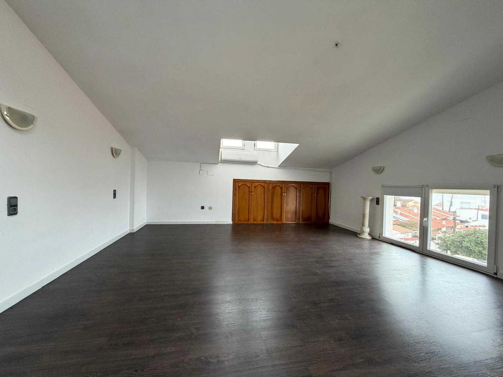 FOR SALE TOWNHOUSE 3 BEDROOMS FRONT LINE