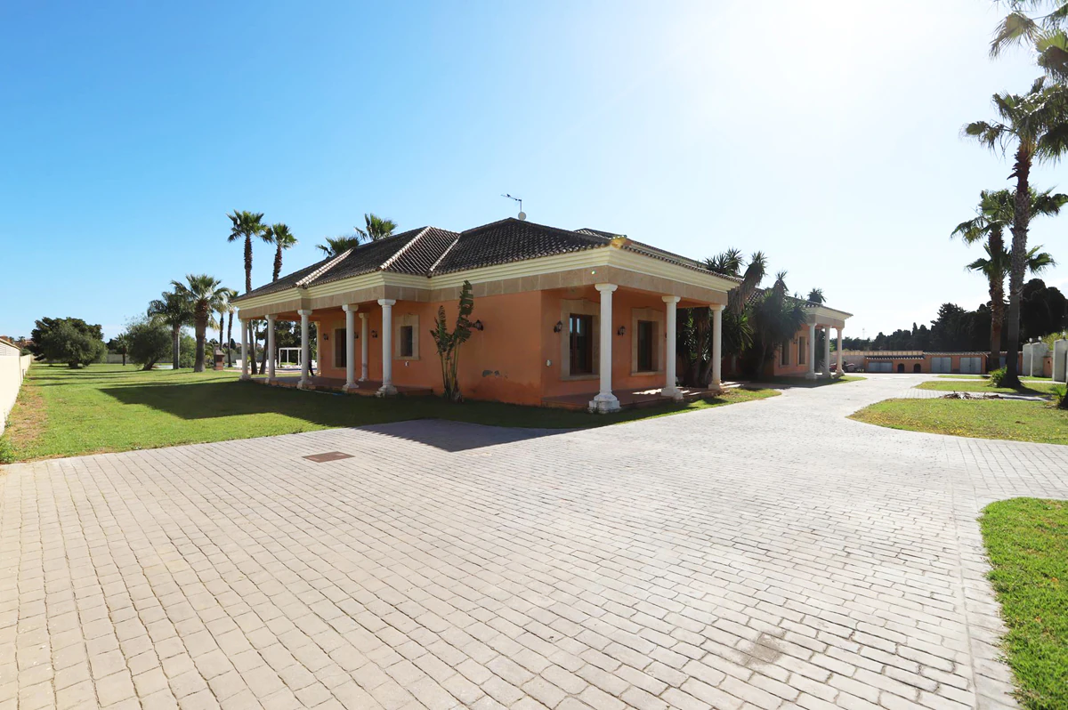 Magnífica villa a 600 metros de la playa en Dénia