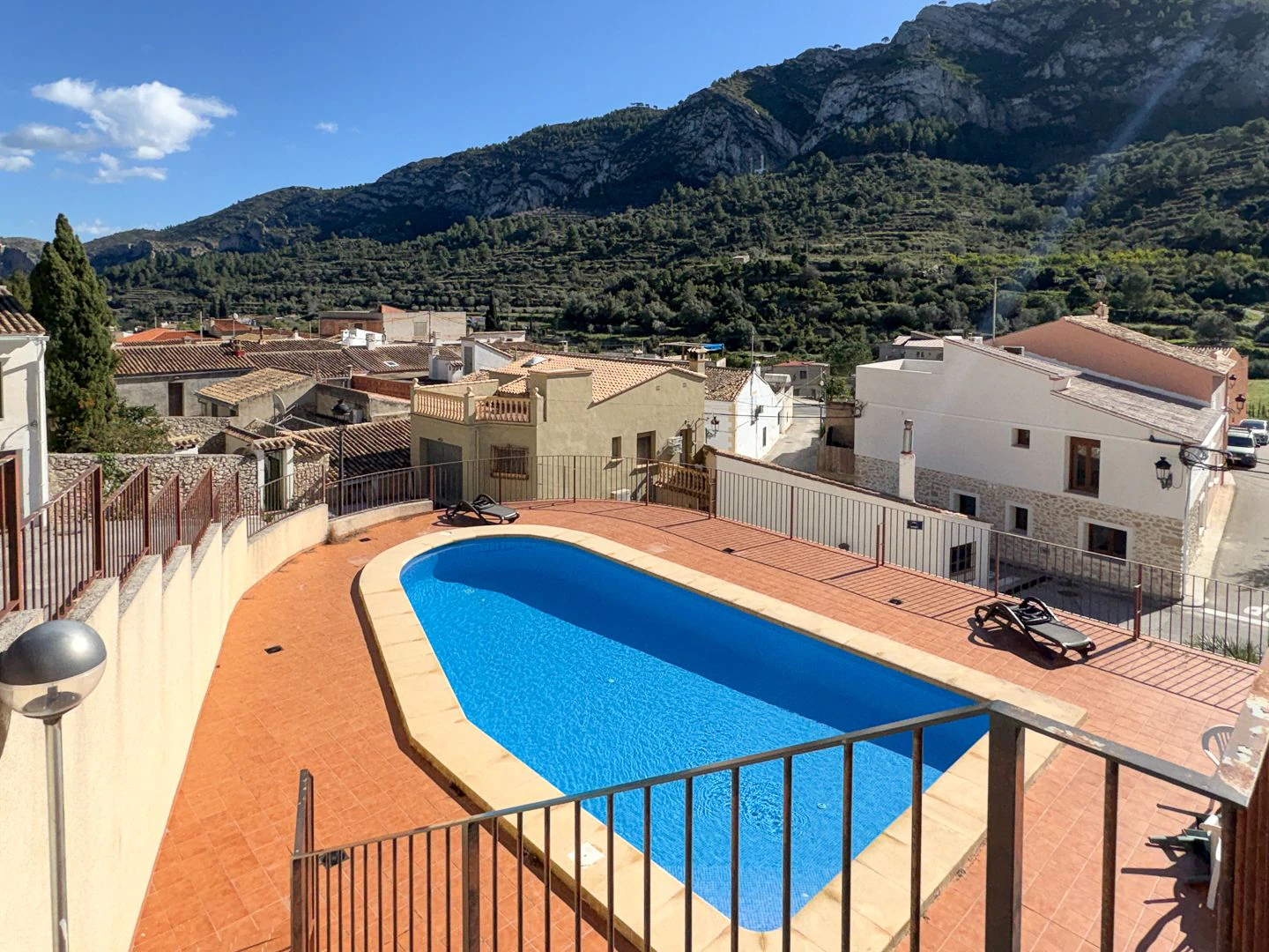Very spacious townhouse in La Llosa de Camatxo.
