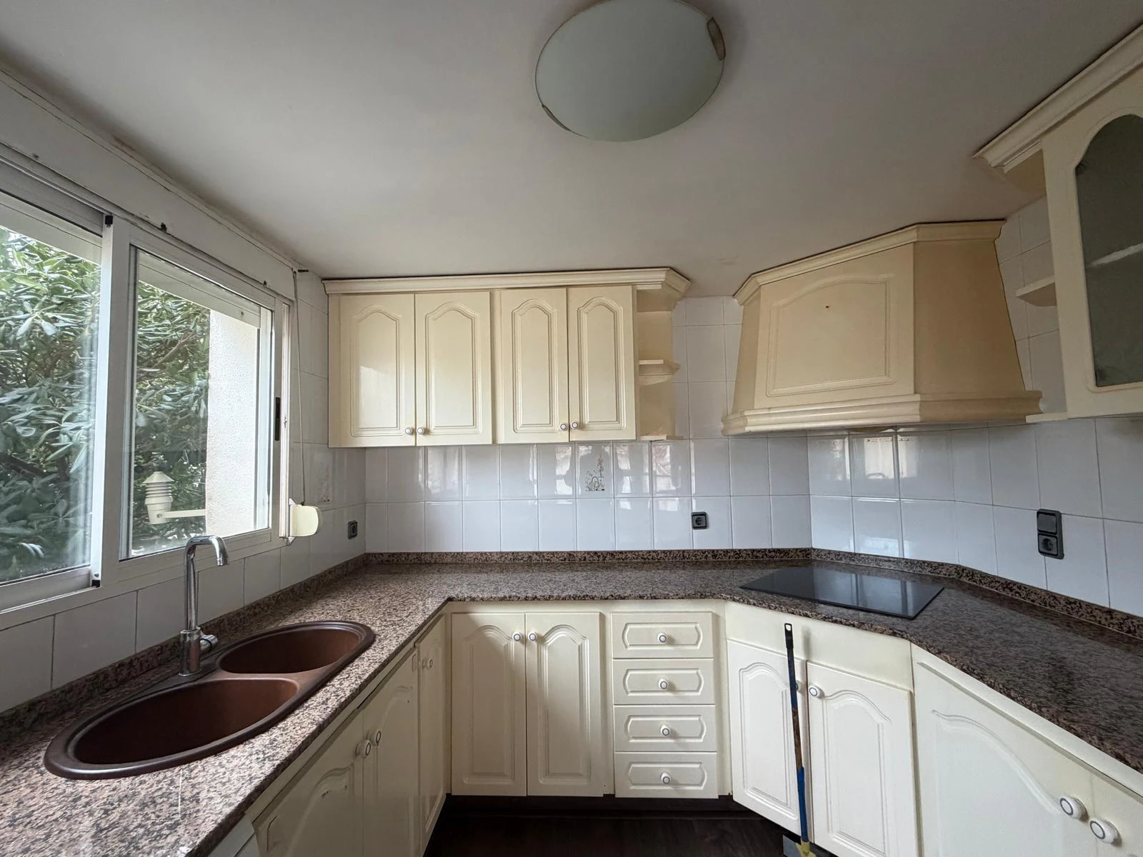 FOR SALE TOWNHOUSE 3 BEDROOMS FRONT LINE