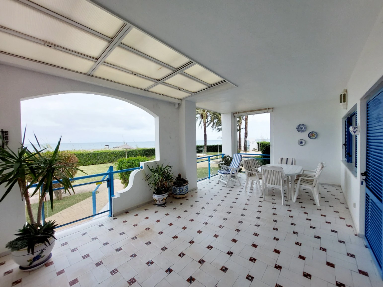 Appartement au rez-de-chaussée avec vue frontale sur la mer à Las Marinas