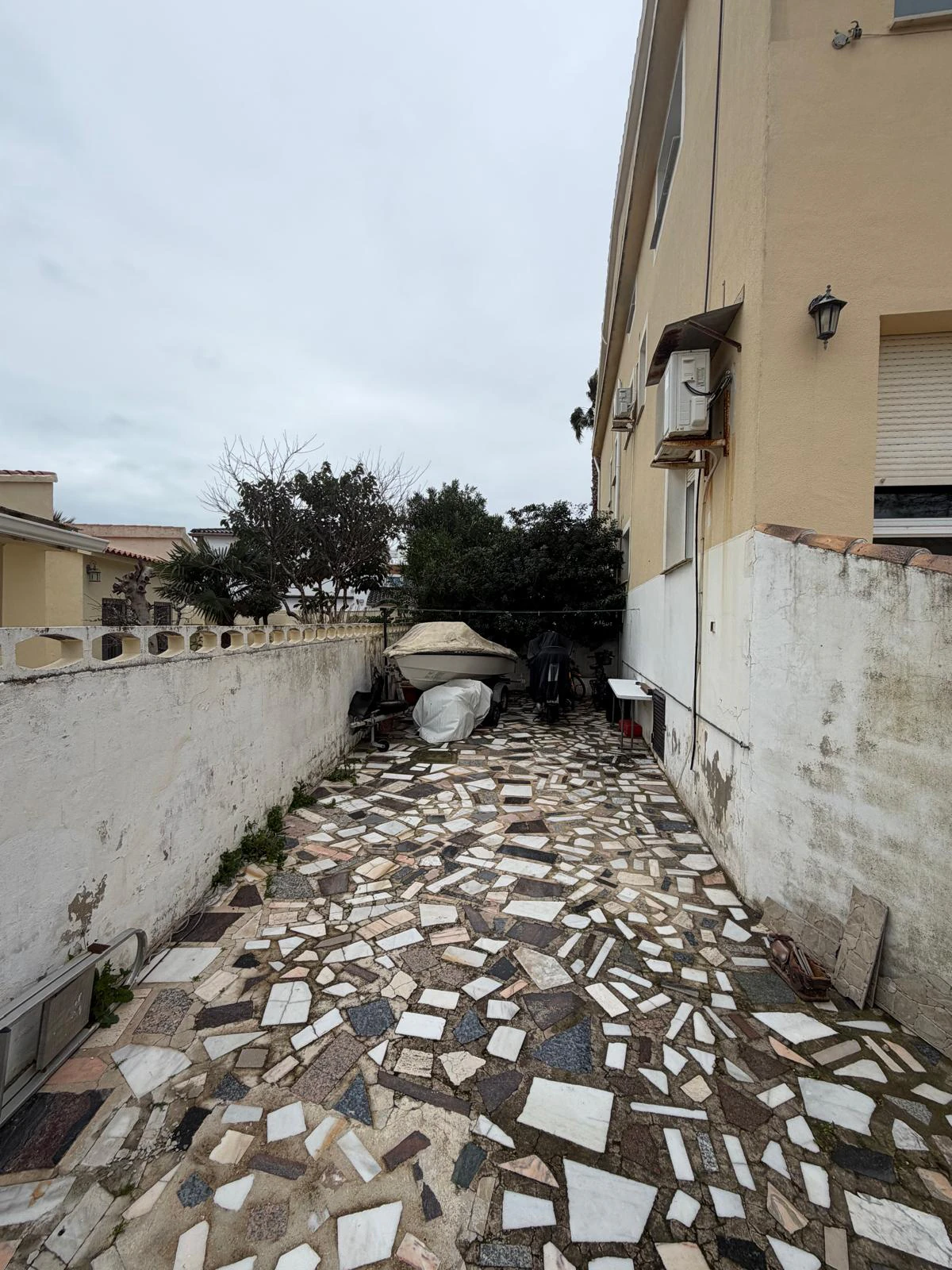FOR SALE TOWNHOUSE 3 BEDROOMS FRONT LINE
