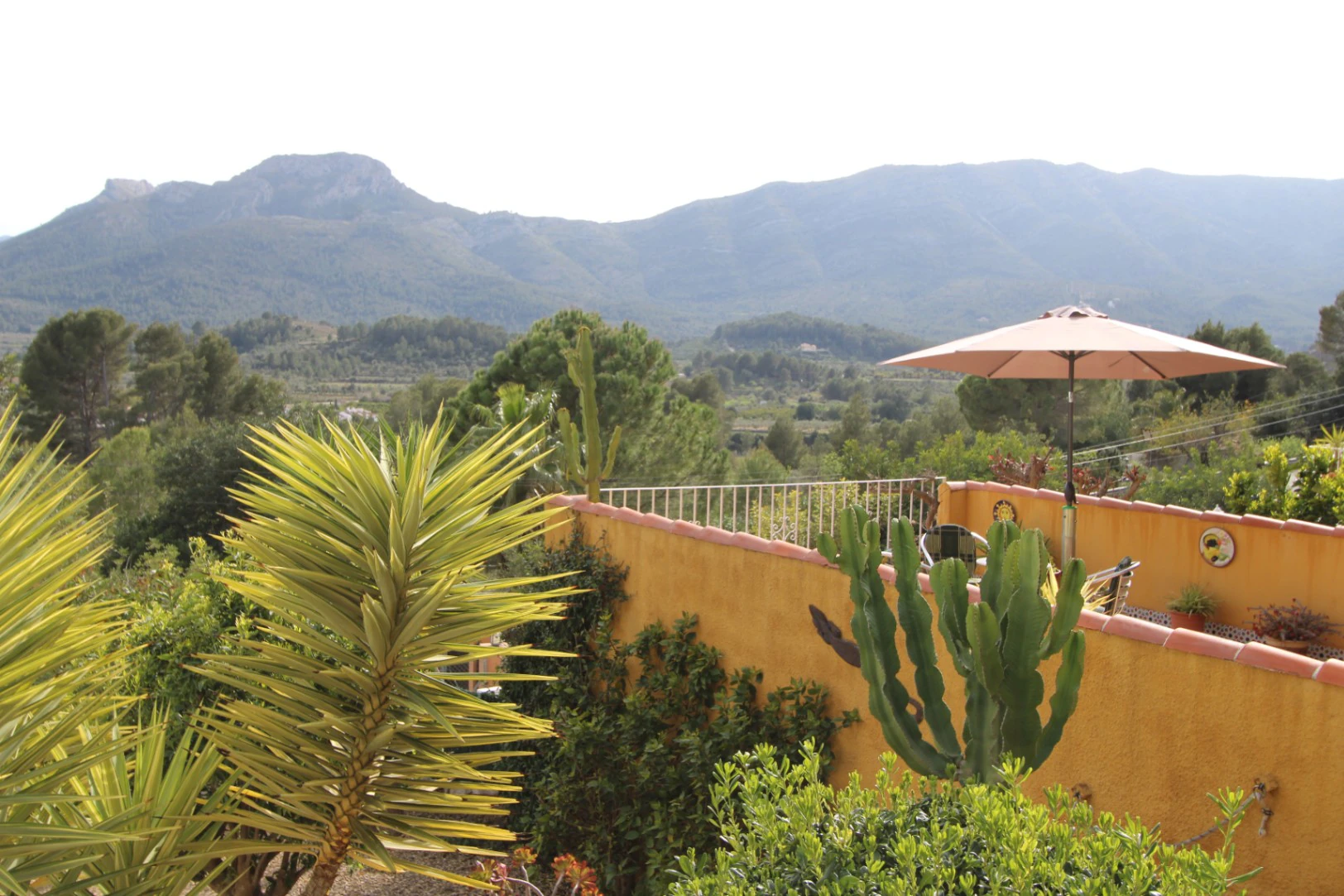 Chalet for sale in Alcalalí in a privileged location.