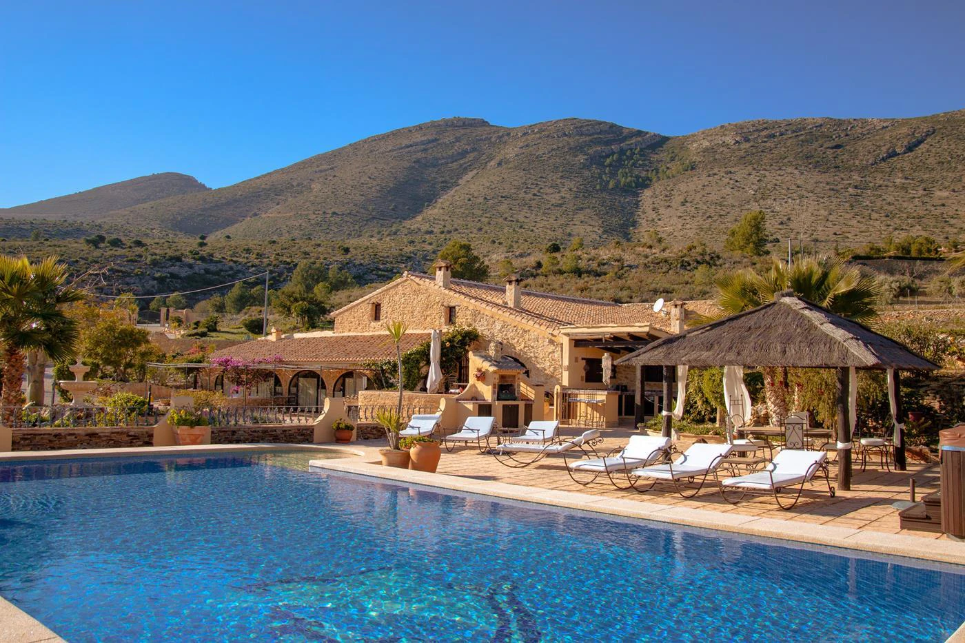 Huge country house with sea views in Benissa