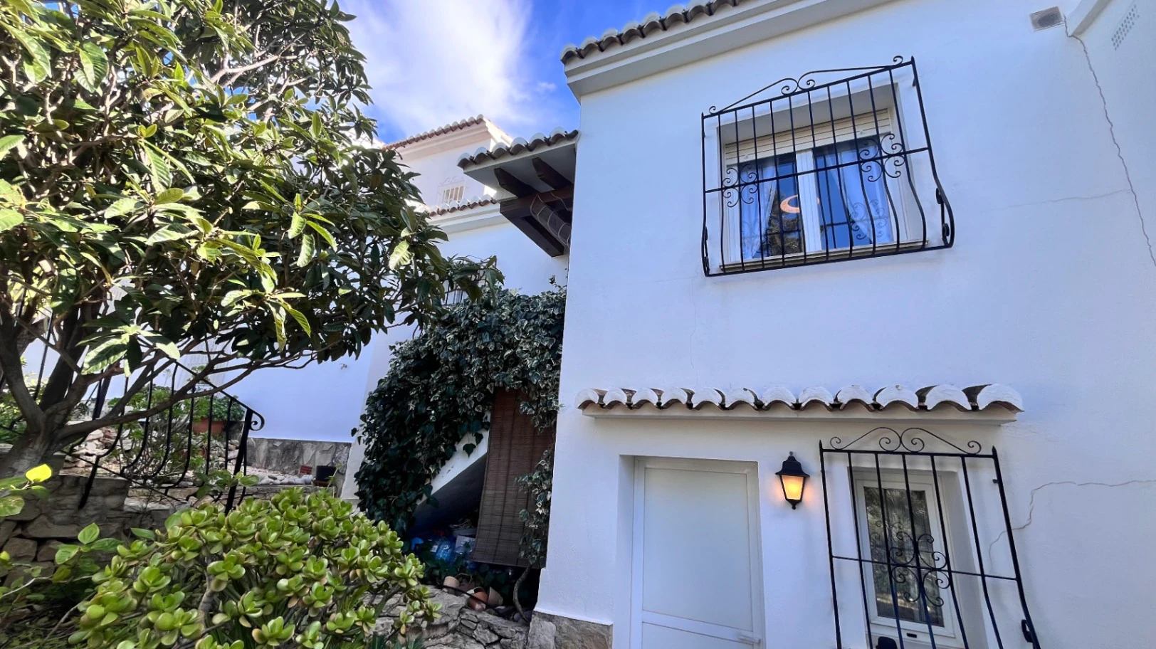 Townhouse with panoramic sea views in Moraira