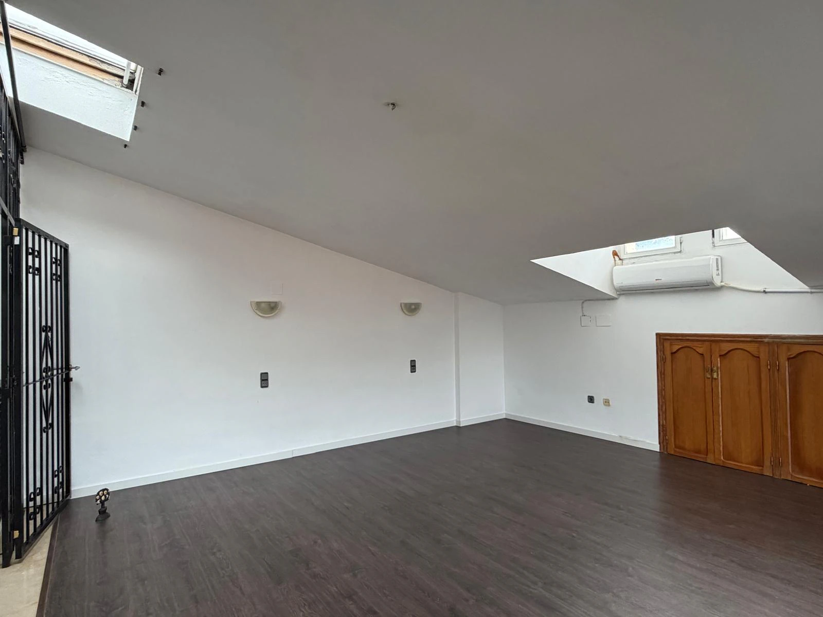 FOR SALE TOWNHOUSE 3 BEDROOMS FRONT LINE
