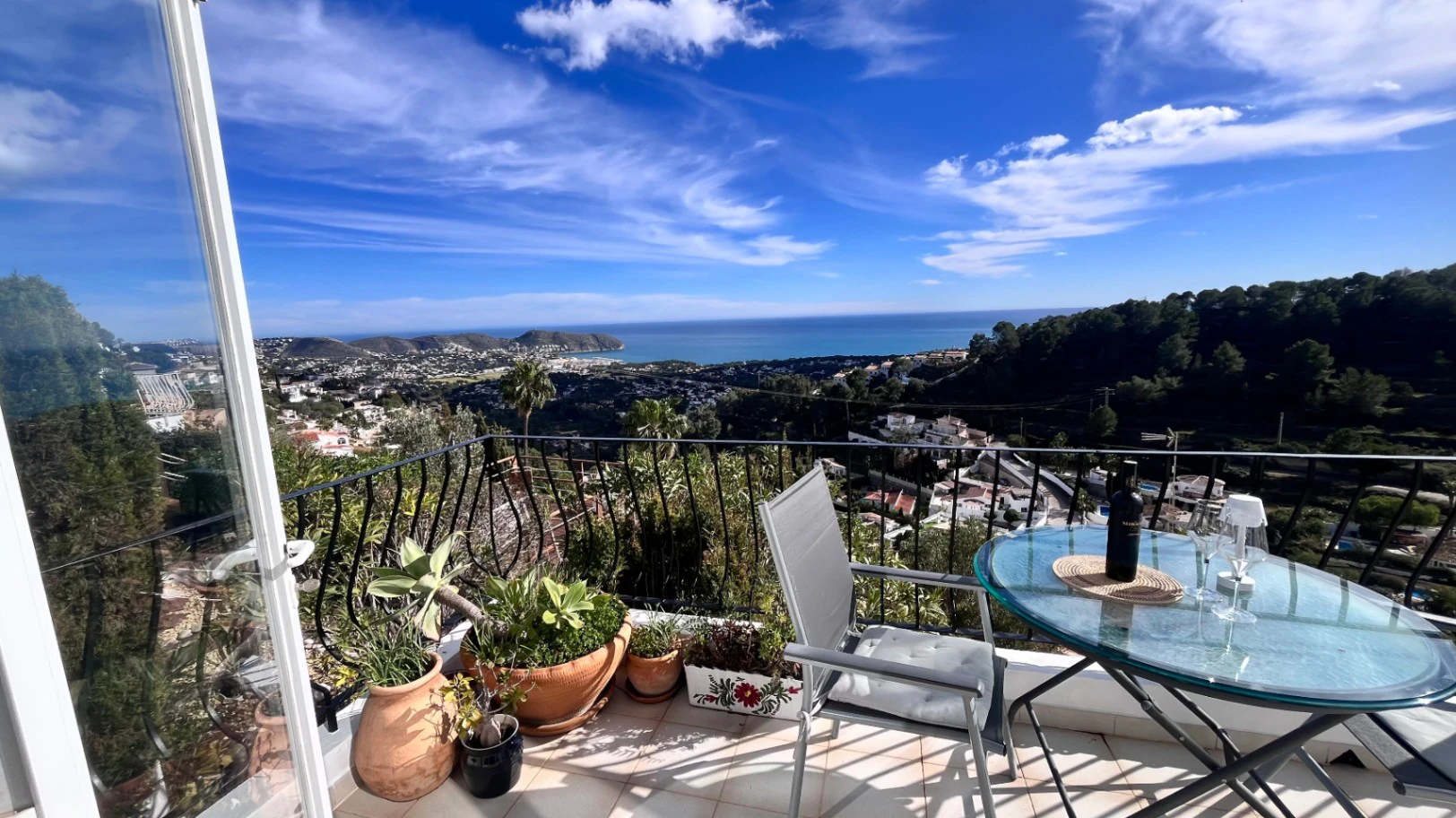 Townhouse with panoramic sea views in Moraira