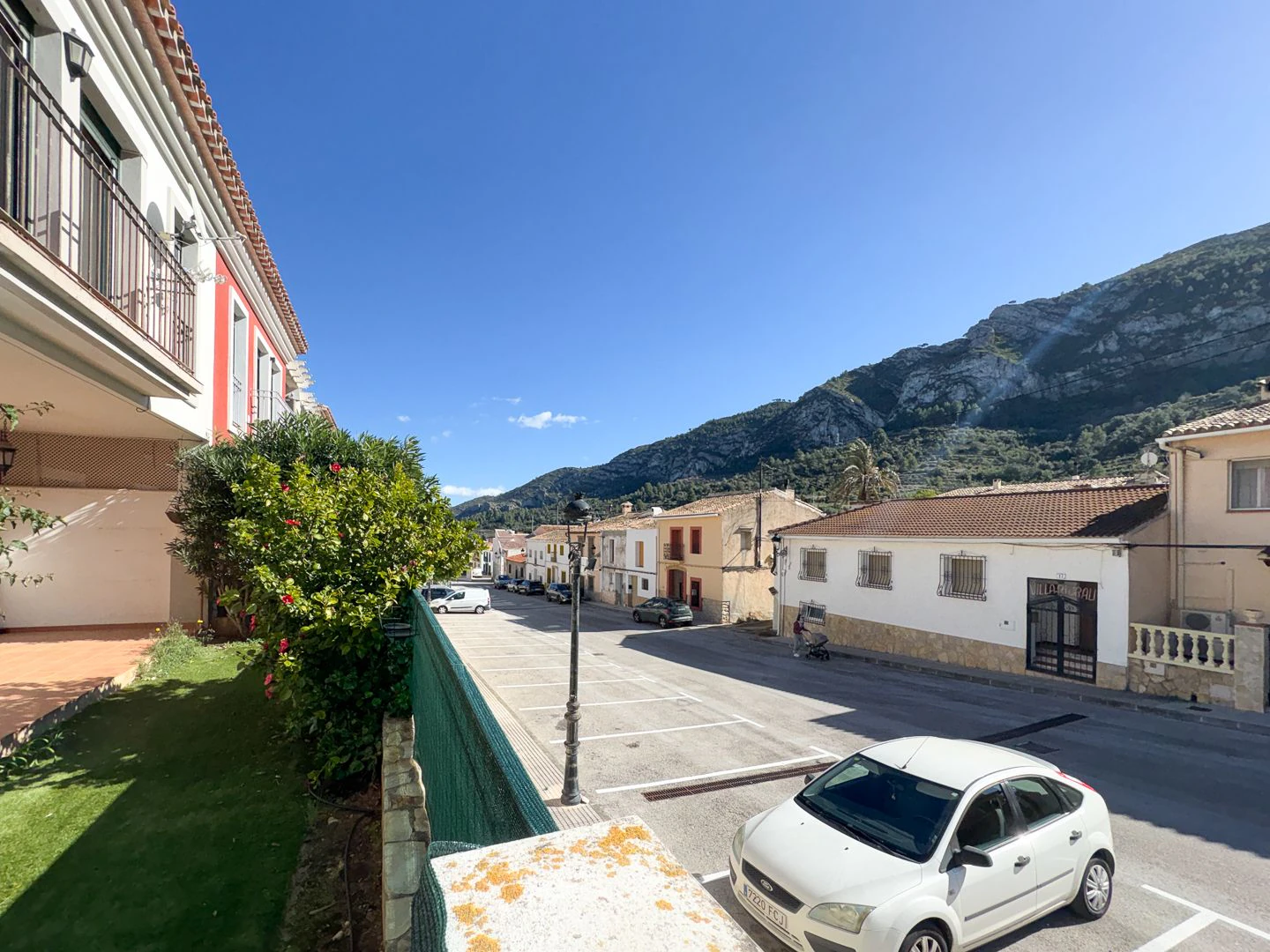 Very spacious townhouse in La Llosa de Camatxo.