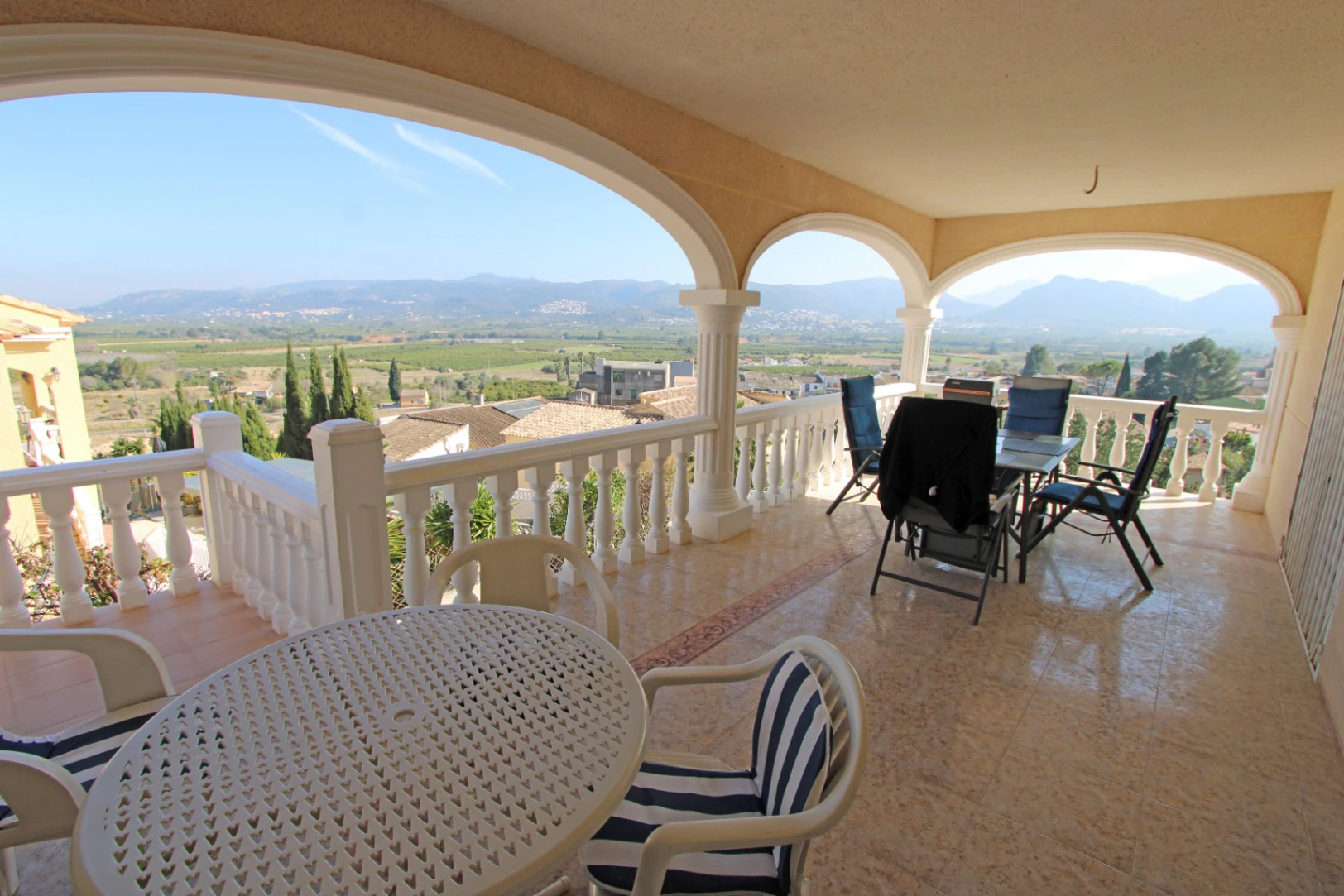 Chalet for sale with views of the valley and the mountain in Tormos
