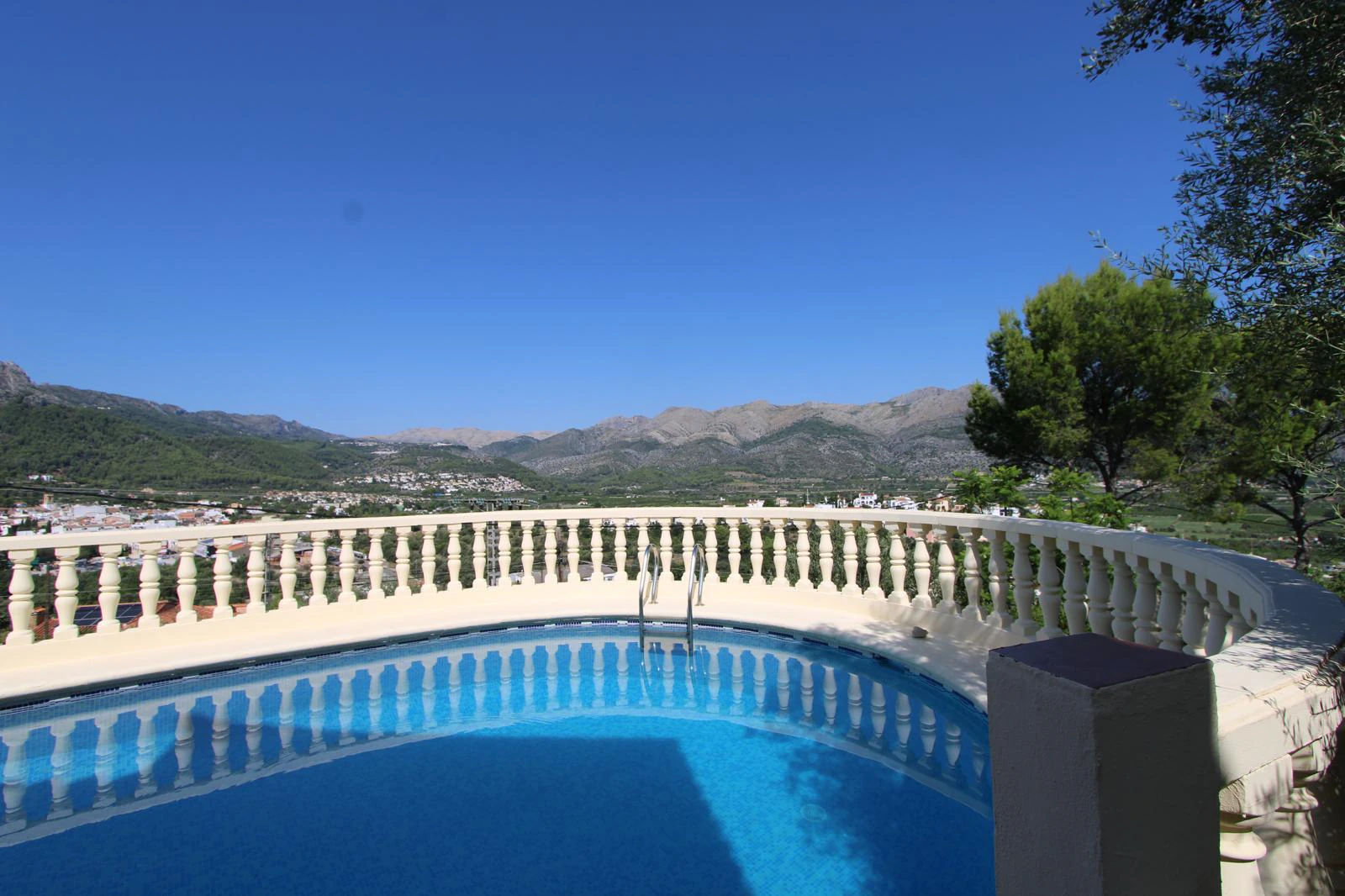 Impressive 3-bedroom villa for sale with valley views and independent guest apartment.