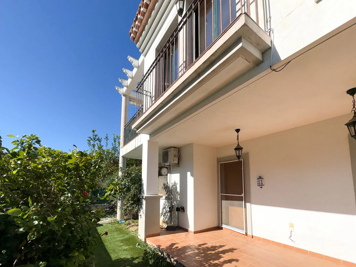 Very spacious townhouse in La Llosa de Camatxo.