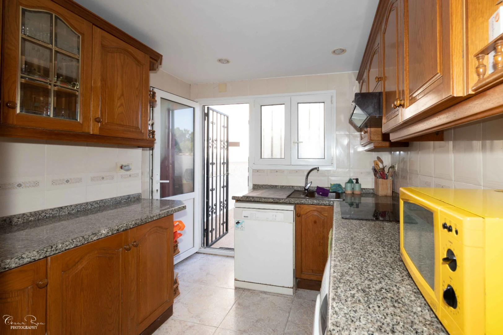 - en (English)  
Spacious 3-Bedroom Apartment for Sale in Denia, Las Marinas
