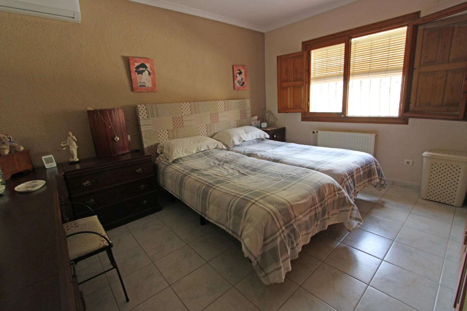 Chalet for sale with pool in Sanet