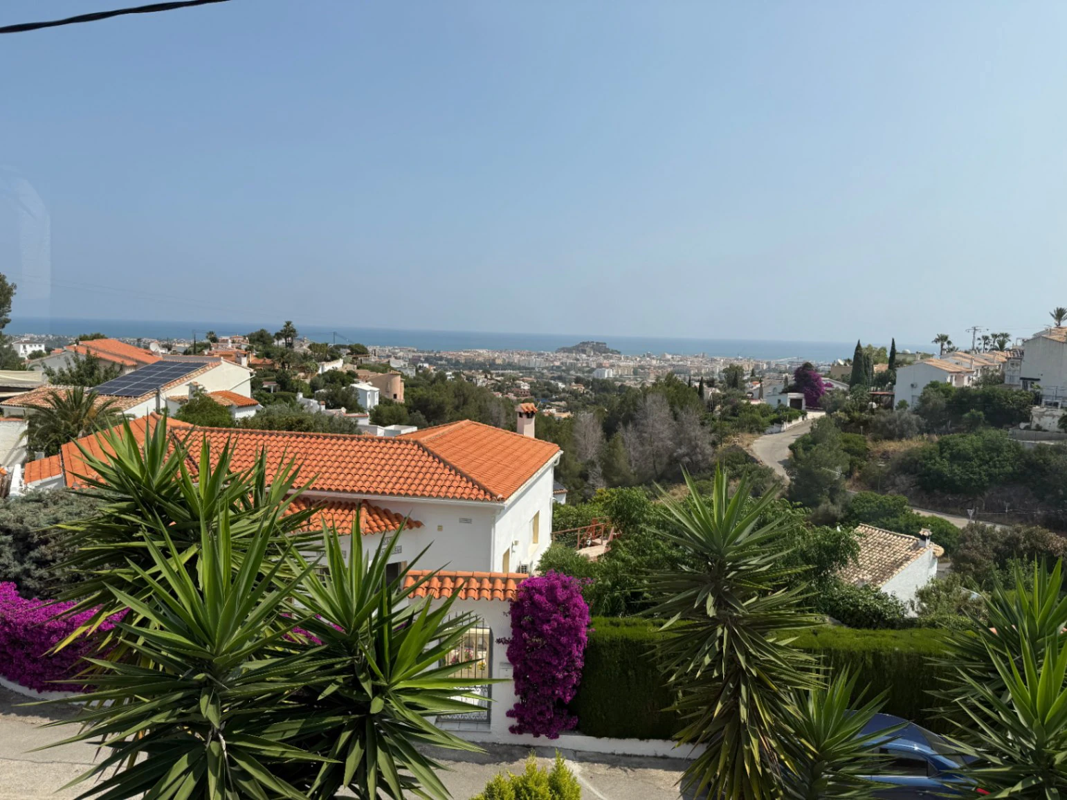 Charming villa in the Montgó area with panoramic views of the sea, the castle, and the city of Dénia.