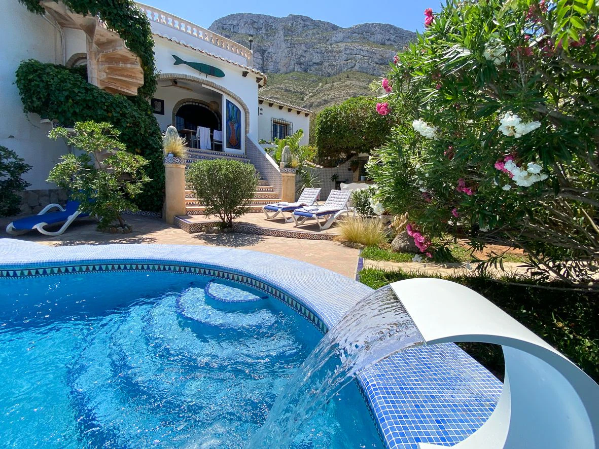Classic villa in Dénia with views