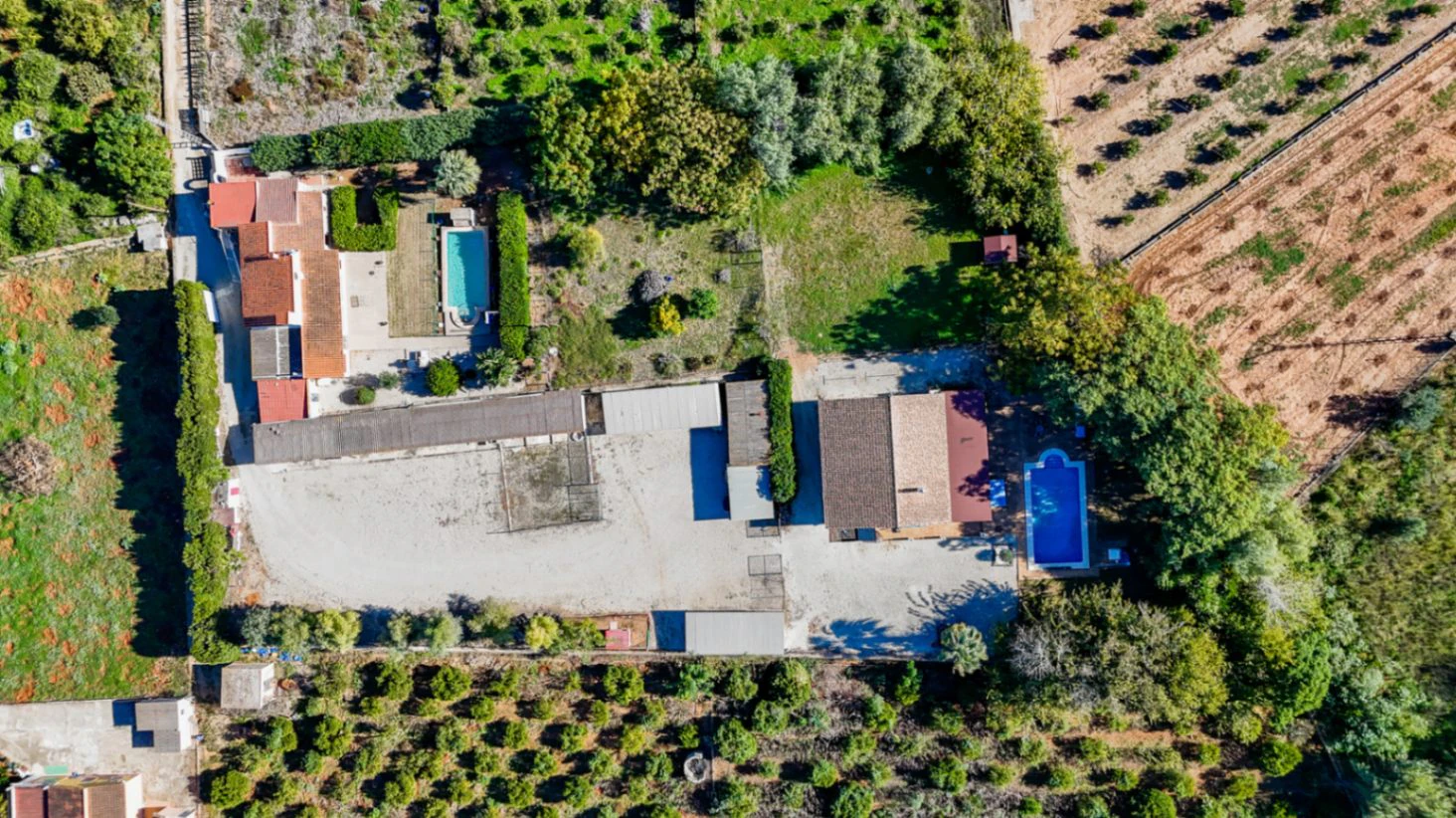 Large rustic estate comprising two houses and stables for horses.