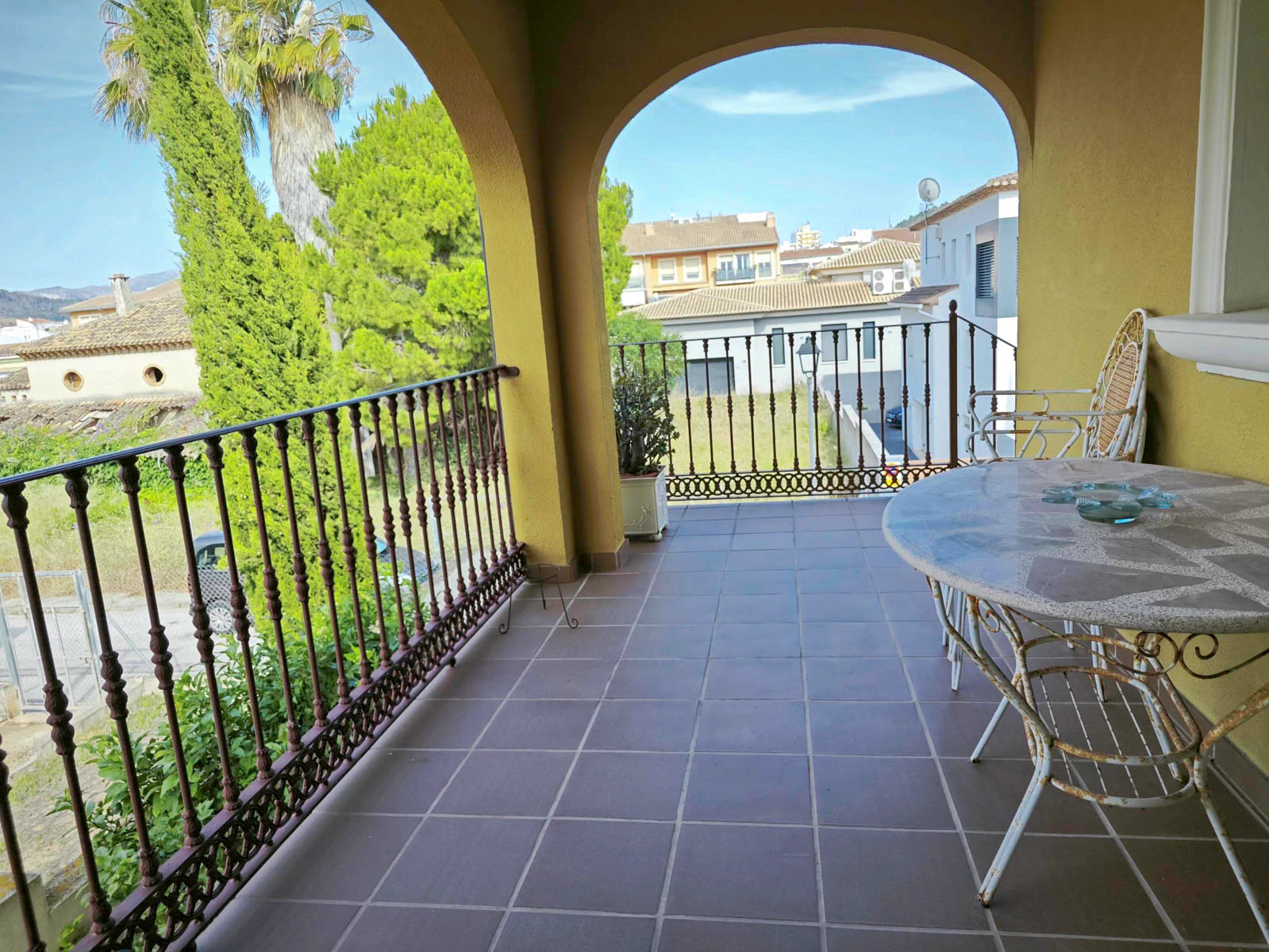 Villa de 270 m2 avec piscine à vendre à Pedreguer, quartier résidentiel à deux pas du centre