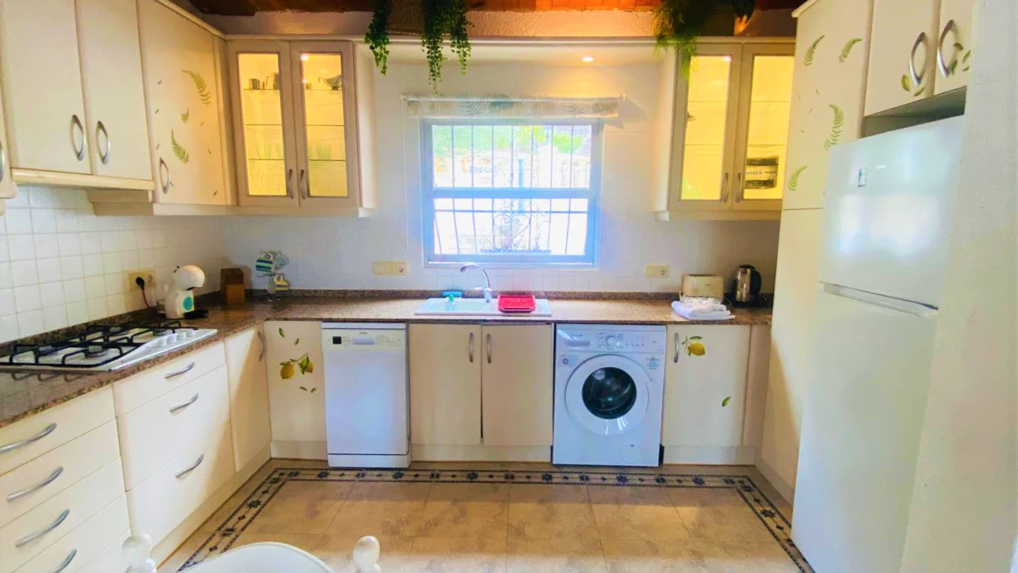 Charming villa in the Montgó area with panoramic views of the sea, the castle, and the city of Dénia.