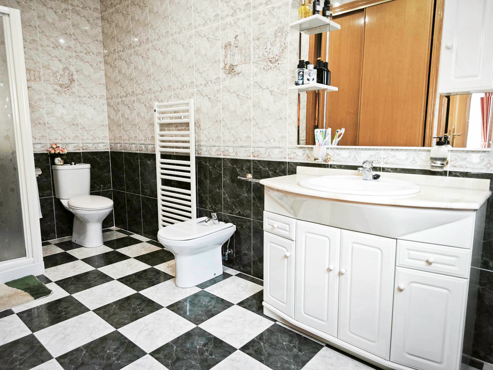 Villa de 270 m2 avec piscine à vendre à Pedreguer, quartier résidentiel à deux pas du centre