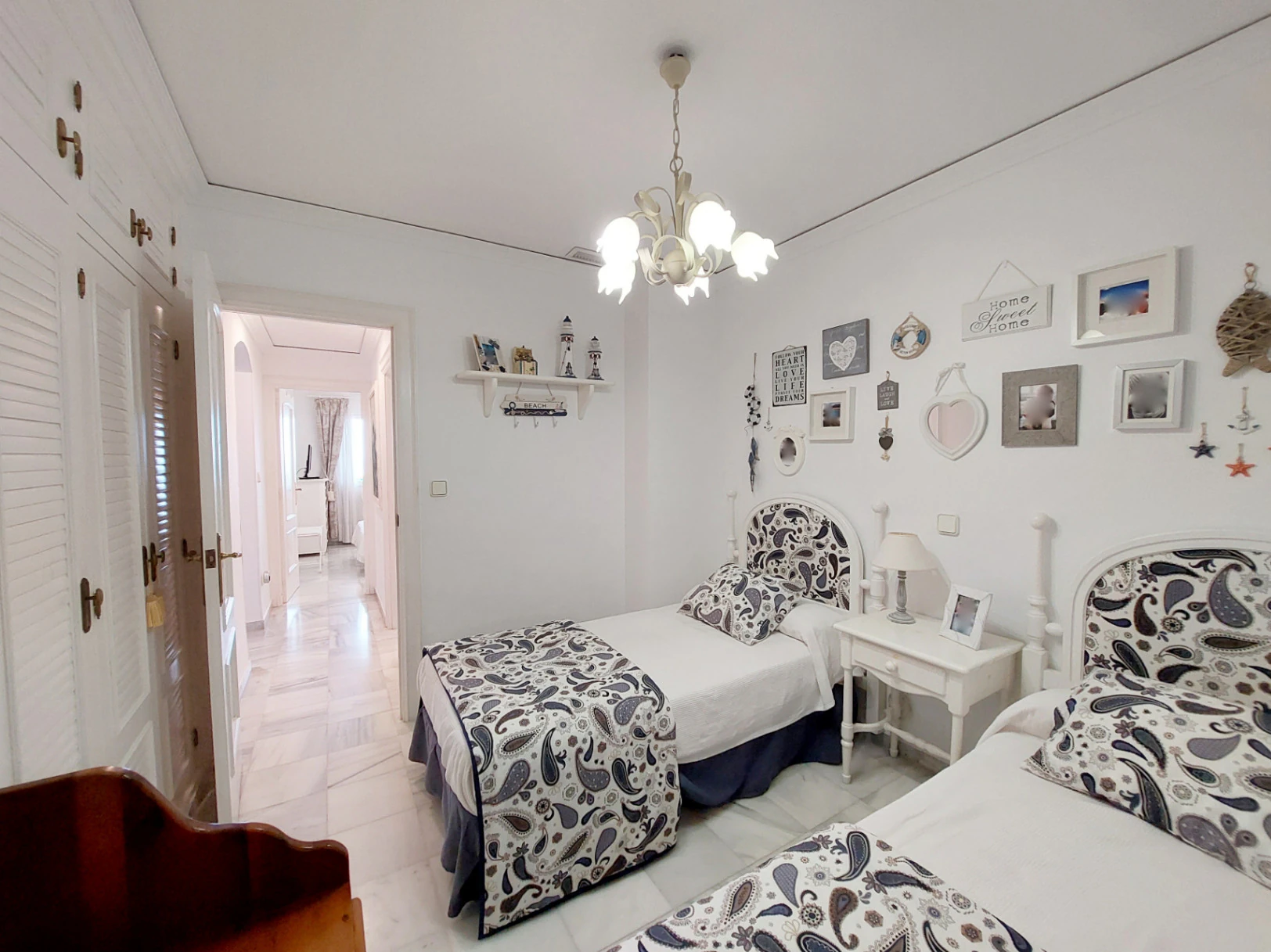 Apartamento en planta baja con vistas frontales al mar en Las Marinas