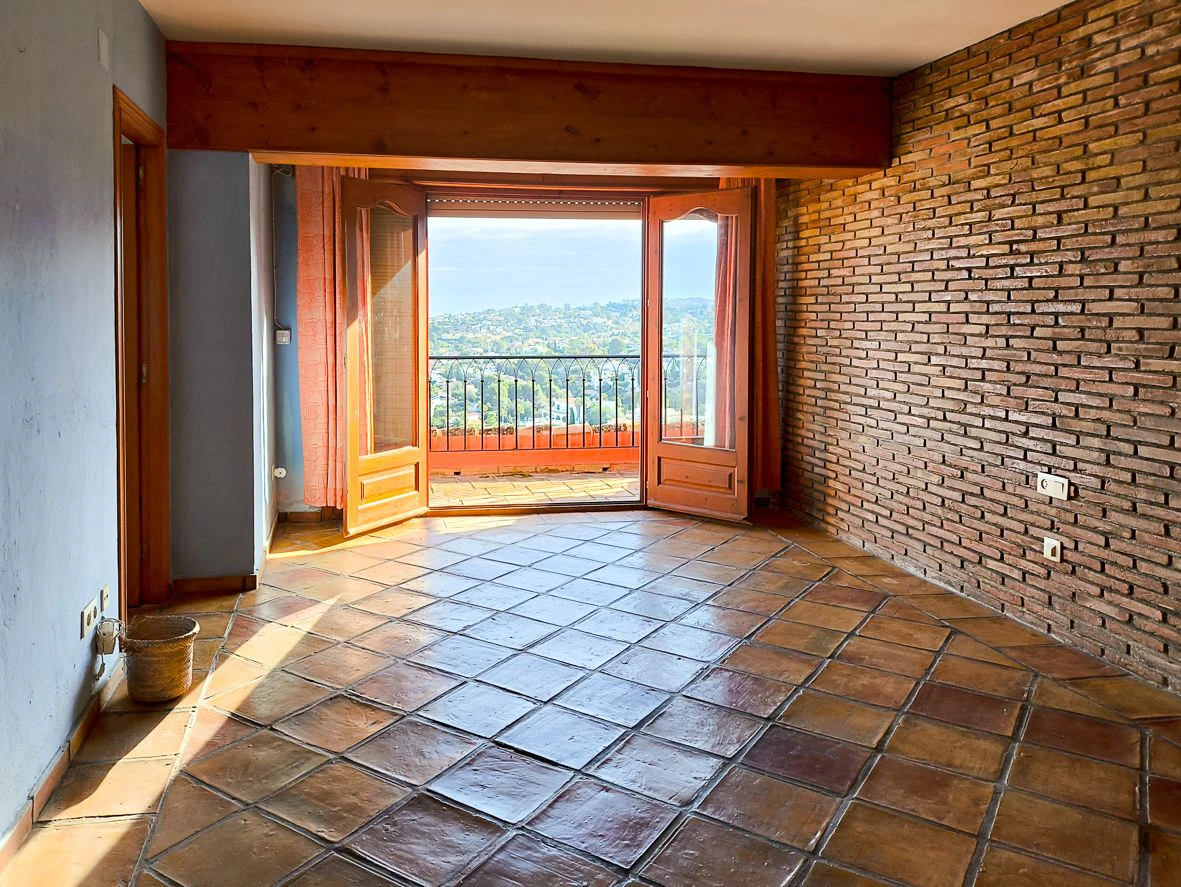 Stunning villa with sea views in Dénia.