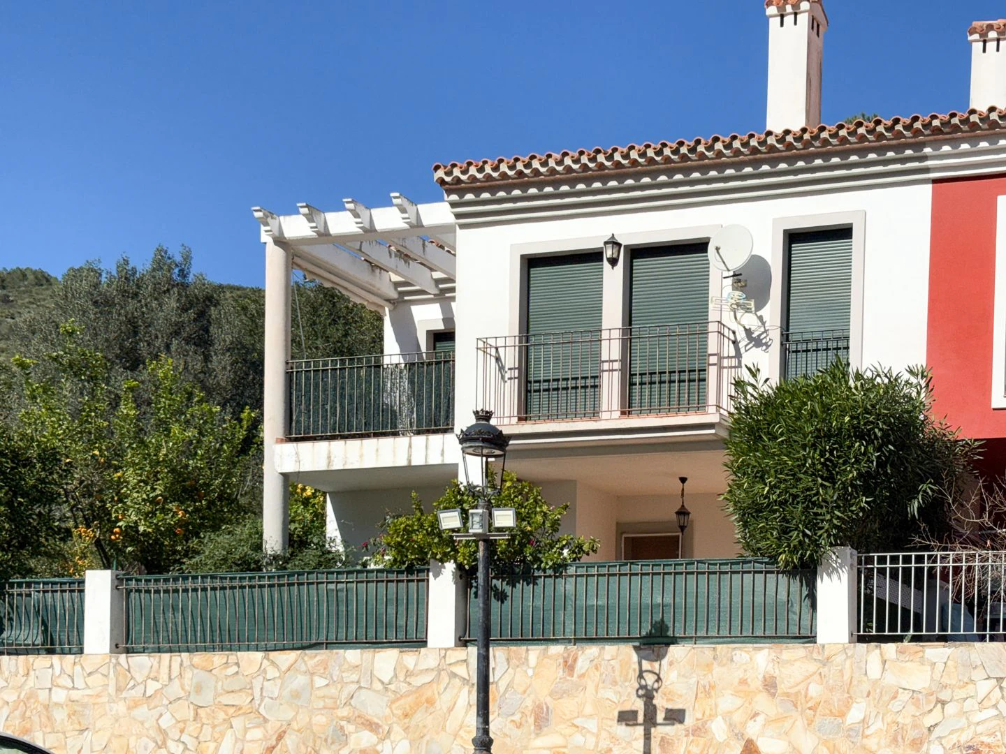 Maison mitoyenne de très bonne taille à La Llosa de Camatxo.