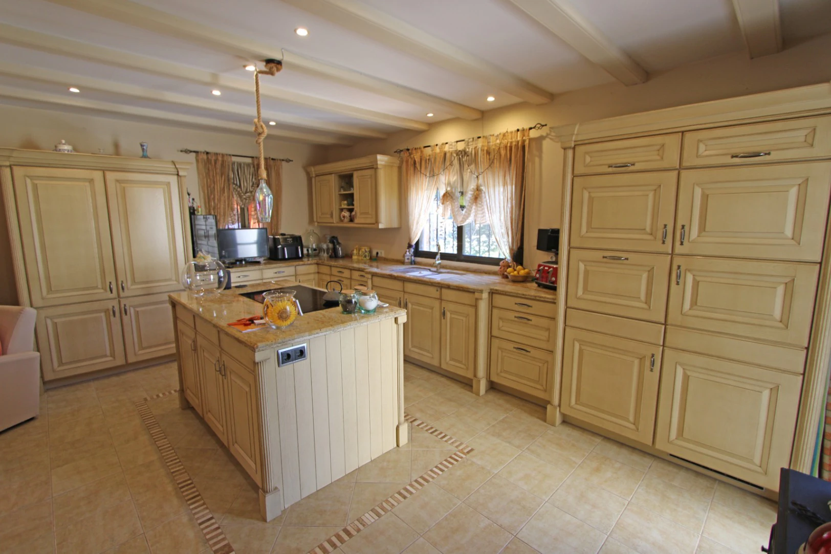 Villa con piscina y fantásticas vistas al valle de Orba en venta