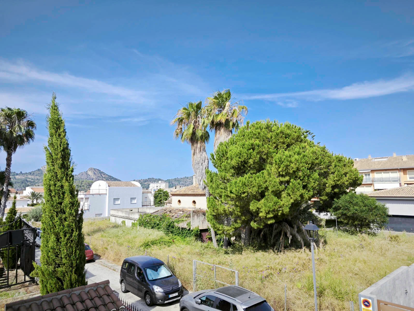 Villa de 270 m2 avec piscine à vendre à Pedreguer, quartier résidentiel à deux pas du centre