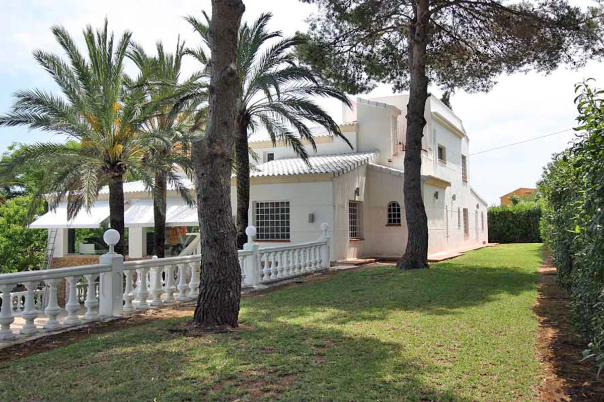 Espectacular chalet a la venta en Jávea cerca de la playa del Arenal