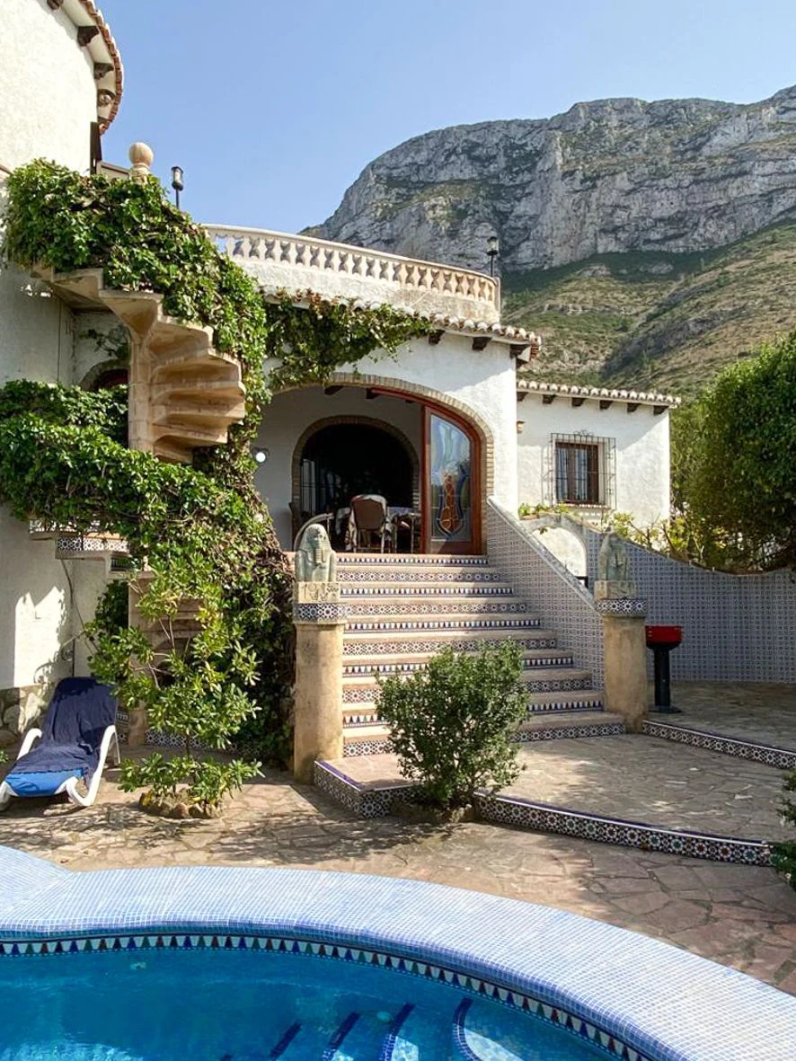Classic villa in Dénia with views