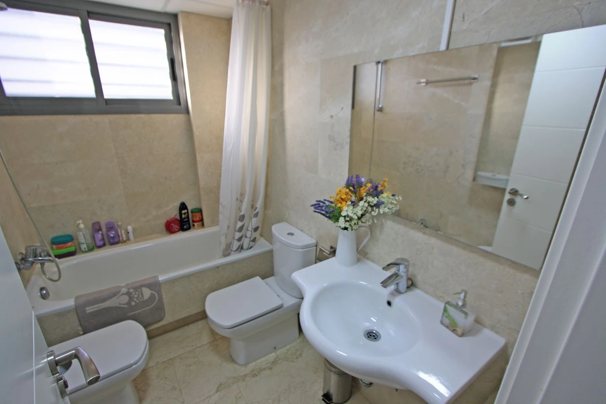 APPARTEMENT CONFORTABLE AVEC VUE SUR LA MER À VERGEL MAIS À 500 M DES PLAGES DES MARINAS À DÉNIA