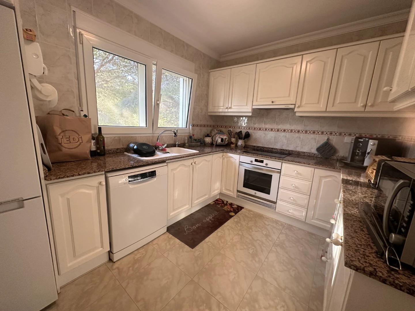 Luxurious villa with large plot for sale in Denia