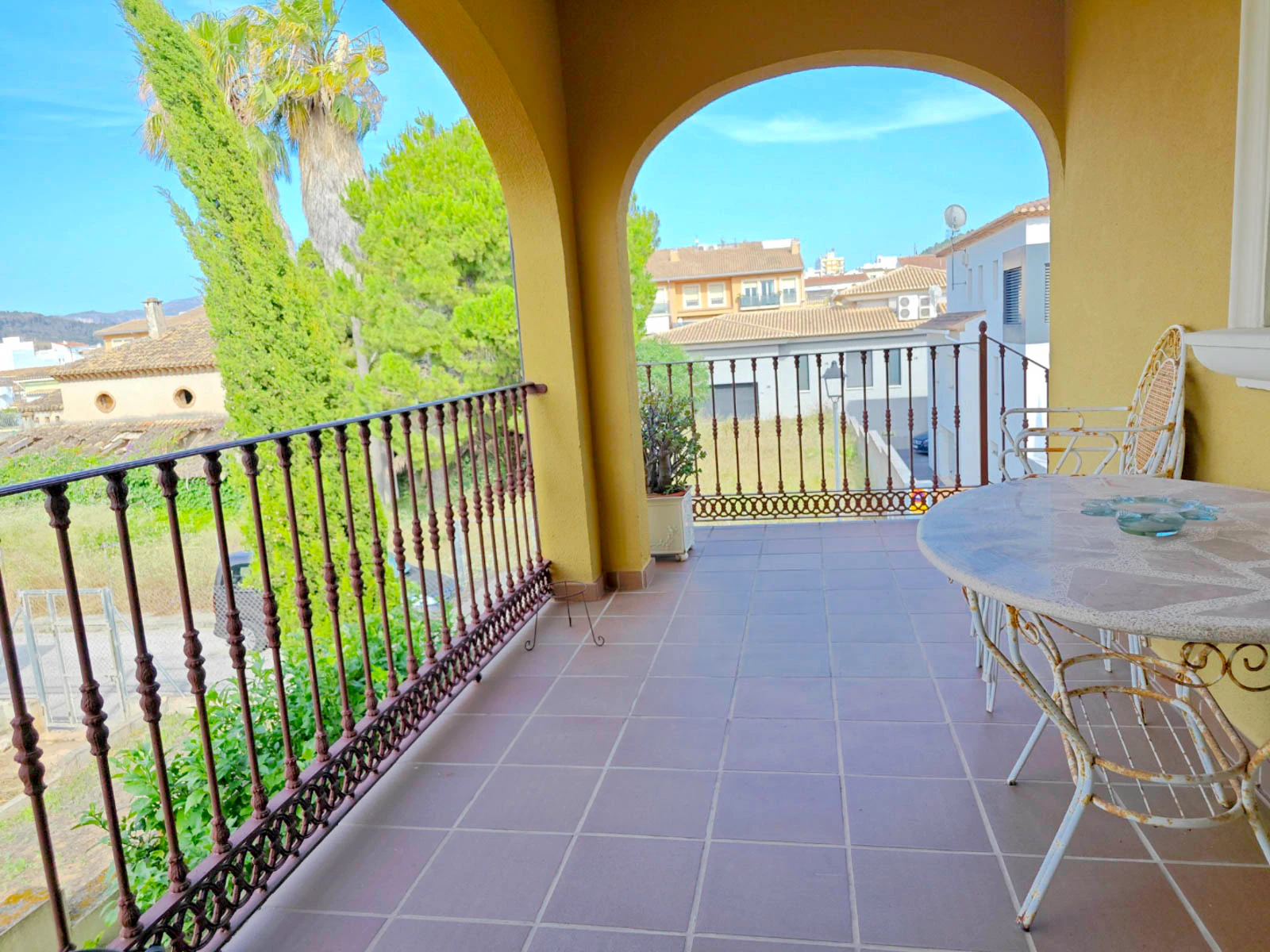 Villa de 270 m2 avec piscine à vendre à Pedreguer, quartier résidentiel à deux pas du centre