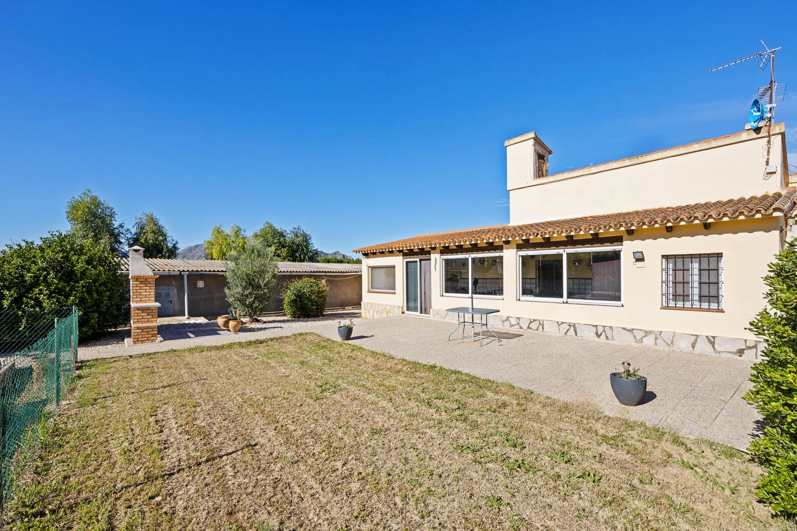Large rustic estate comprising two houses and stables for horses.