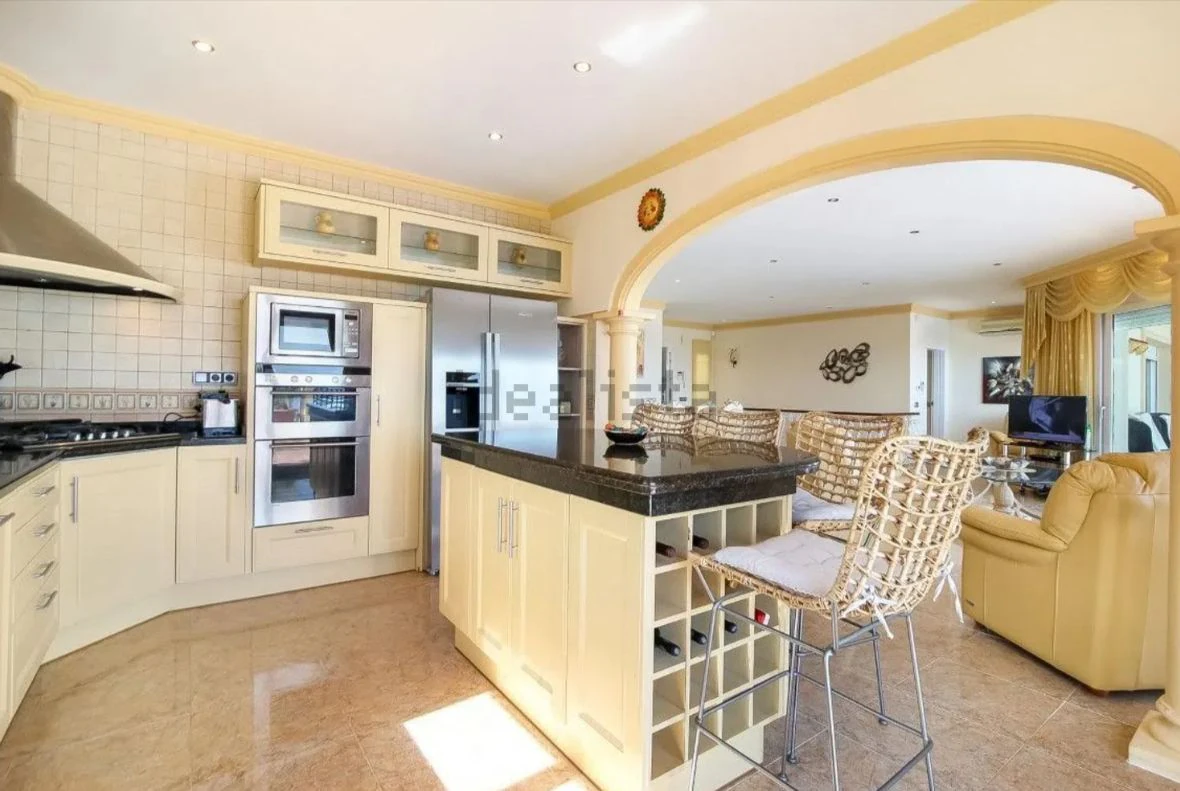 Villa de luxe de style classique à Moraira avec vue au mer