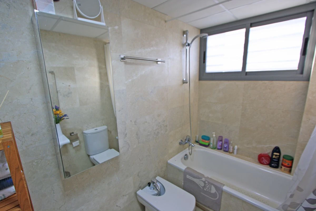 APPARTEMENT CONFORTABLE AVEC VUE SUR LA MER À VERGEL MAIS À 500 M DES PLAGES DES MARINAS À DÉNIA
