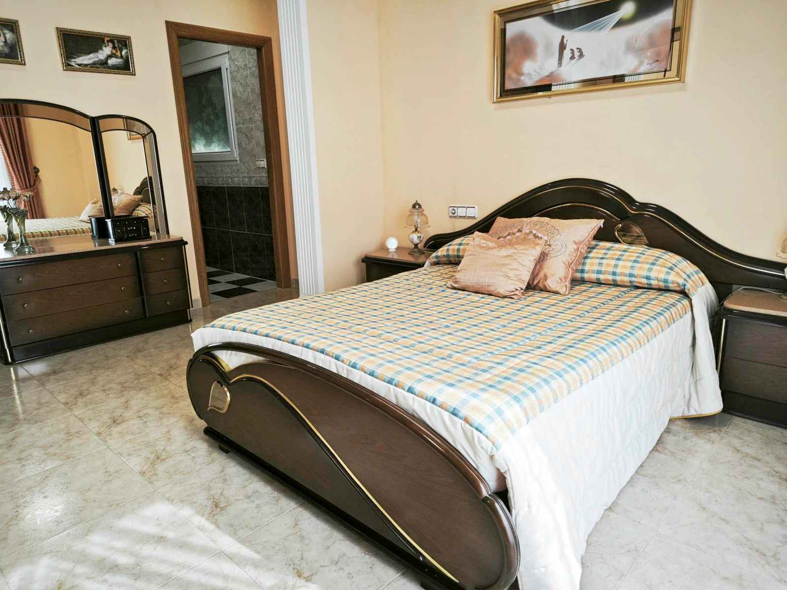 Villa de 270 m2 avec piscine à vendre à Pedreguer, quartier résidentiel à deux pas du centre